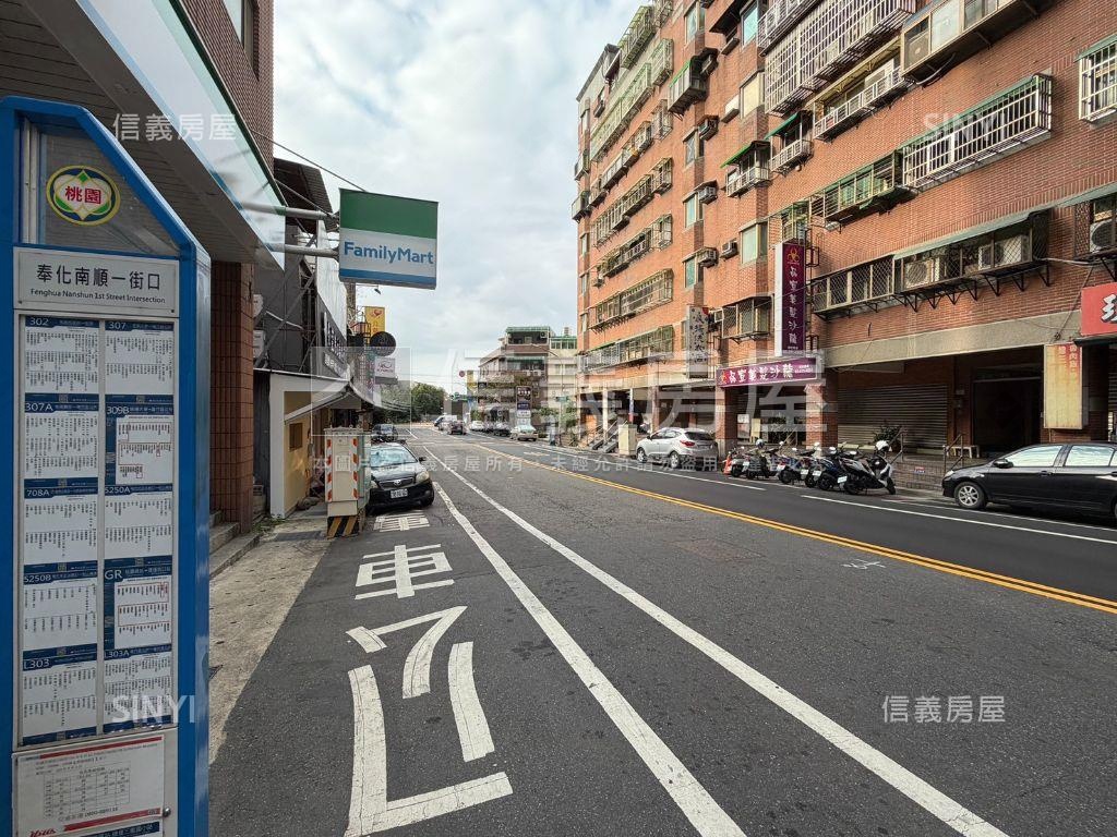 近Ｇ１３捷運站大三房車位房屋室內格局與周邊環境