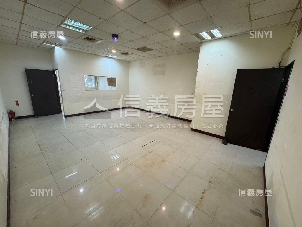 極品✿北屯大面寬燙金店面房屋室內格局與周邊環境