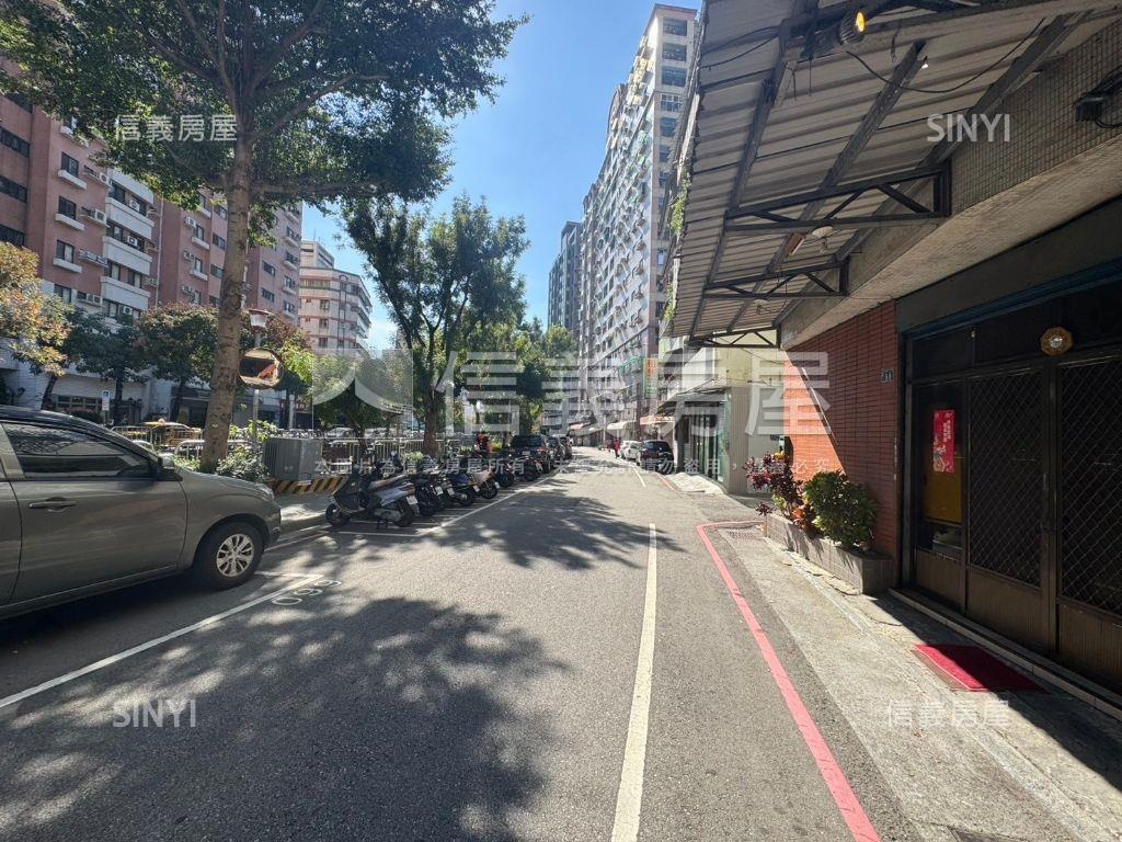 極品✿北屯大面寬燙金店面房屋室內格局與周邊環境