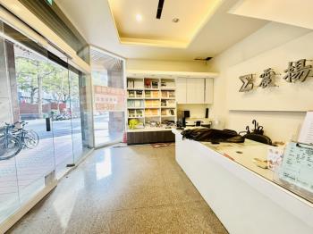 西屯上安國小旁黃金角店