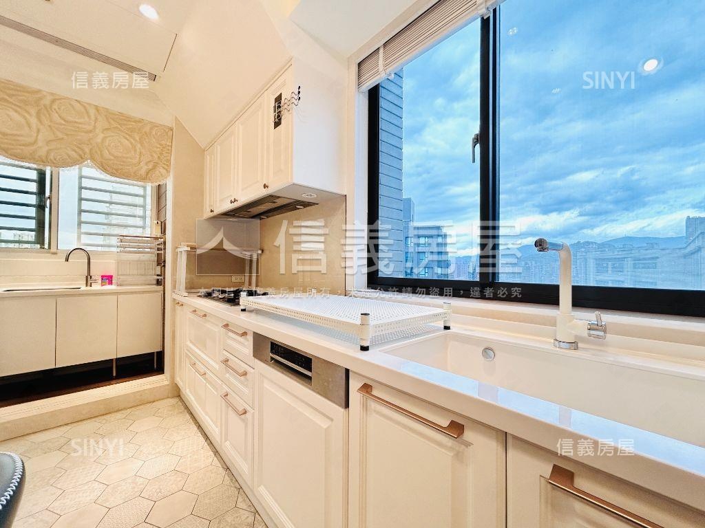 康寧城堡新古典輕奢風兩房房屋室內格局與周邊環境