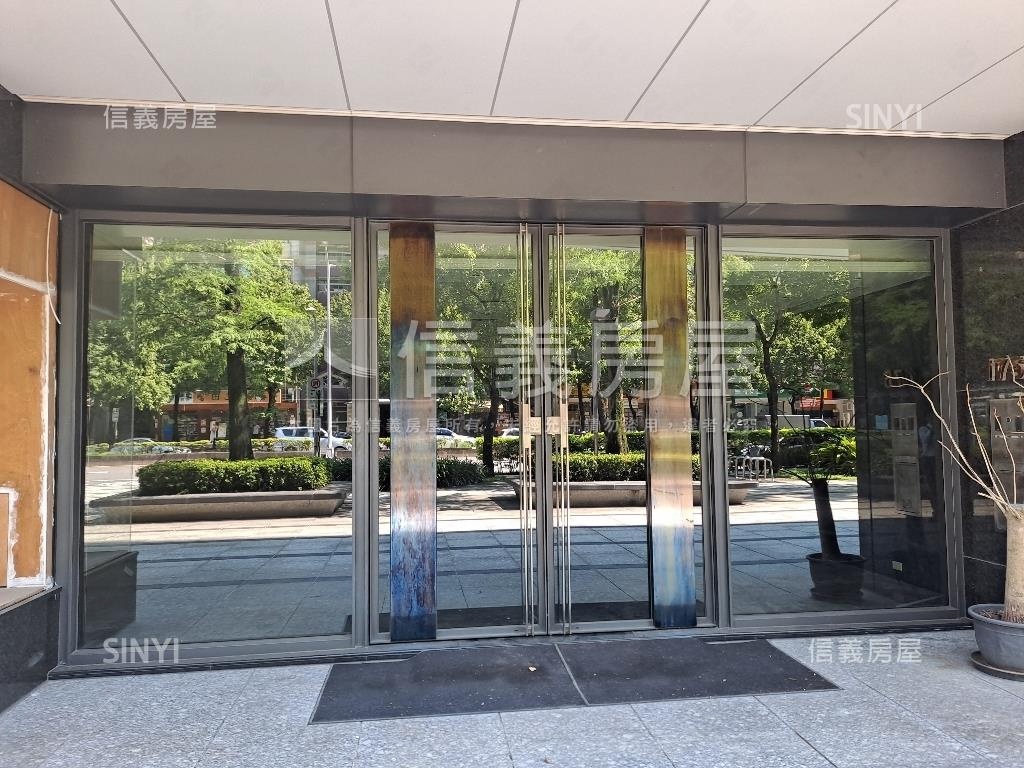 大直萬豪核心挑高店面房屋室內格局與周邊環境