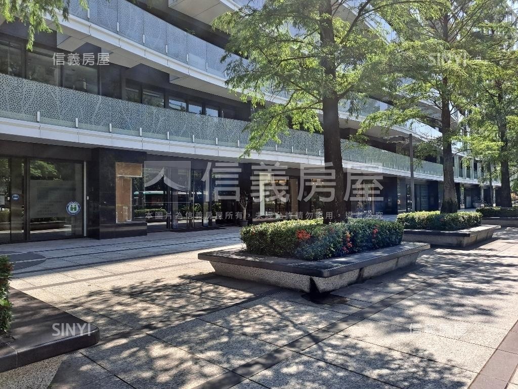 大直萬豪核心挑高店面房屋室內格局與周邊環境