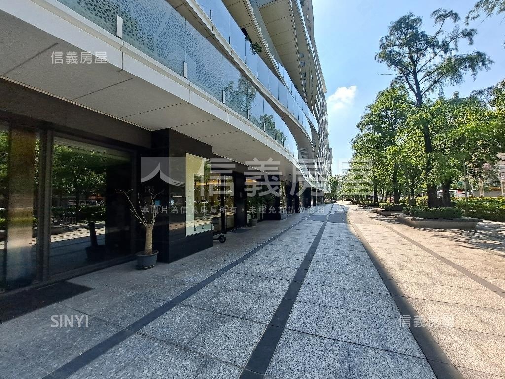 大直萬豪核心挑高店面房屋室內格局與周邊環境