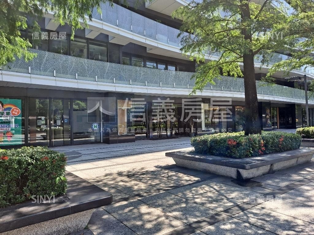 大直萬豪核心挑高店面房屋室內格局與周邊環境