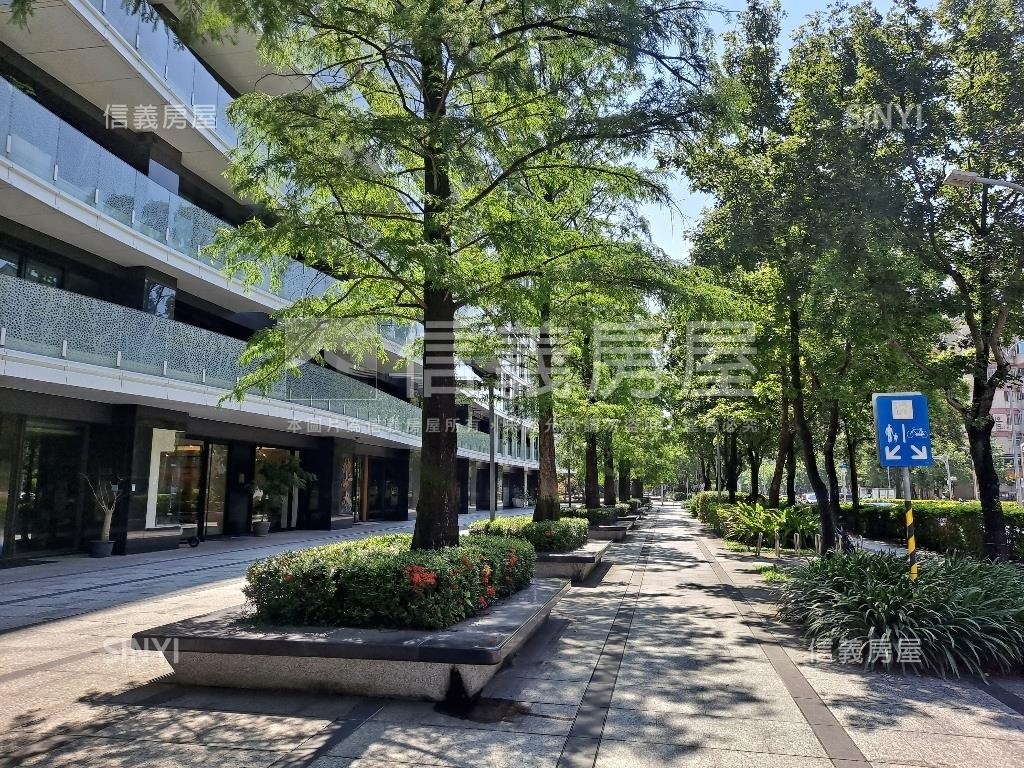 大直萬豪核心挑高店面房屋室內格局與周邊環境