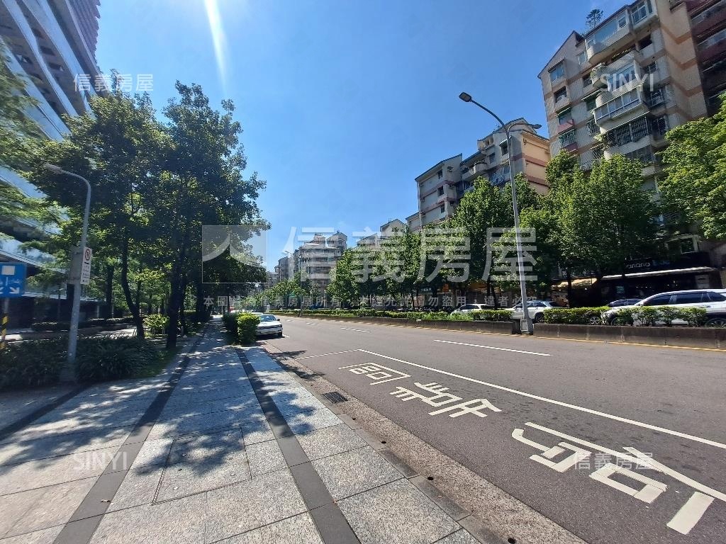 大直萬豪核心挑高店面房屋室內格局與周邊環境