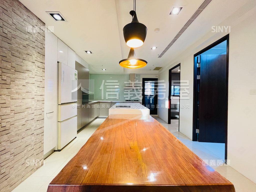 正文山特區綠景雙車位豪邸房屋室內格局與周邊環境