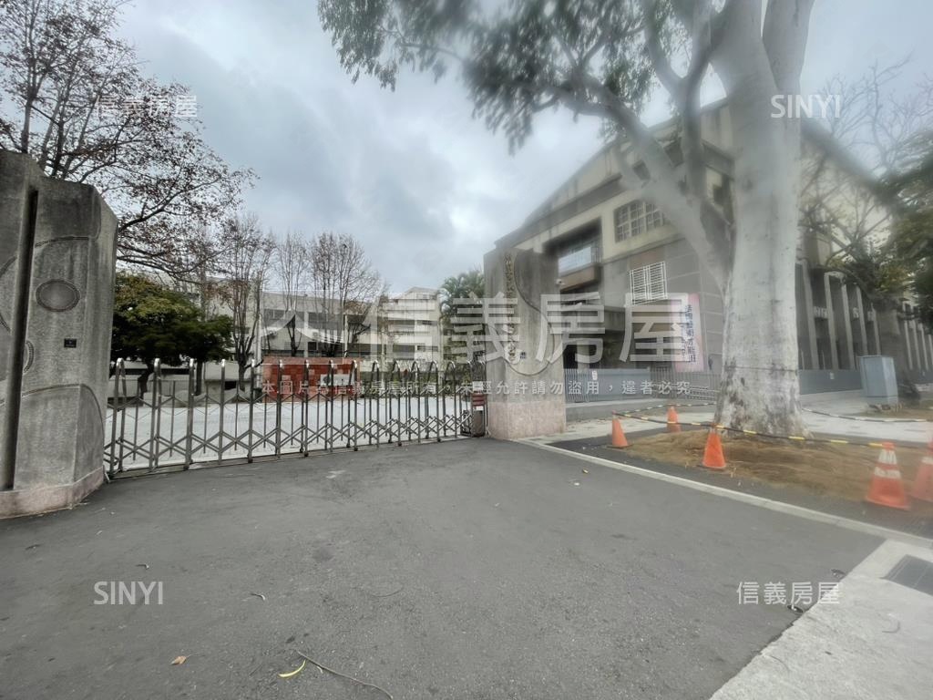 興學街透天房屋室內格局與周邊環境