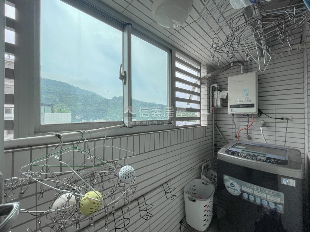 美術館旁舒適三房車位房屋室內格局與周邊環境