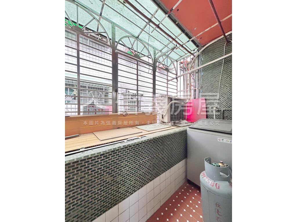 新莊公寓頂加房屋室內格局與周邊環境