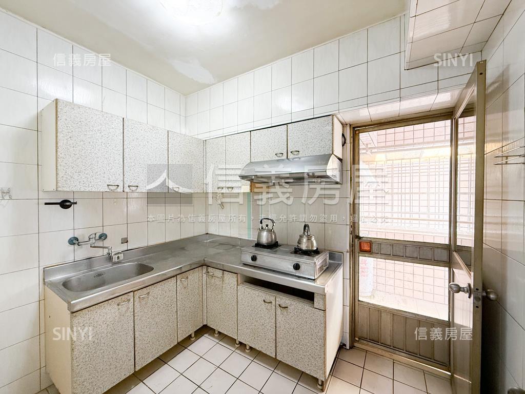 鼎中商圈成家採光美三房房屋室內格局與周邊環境