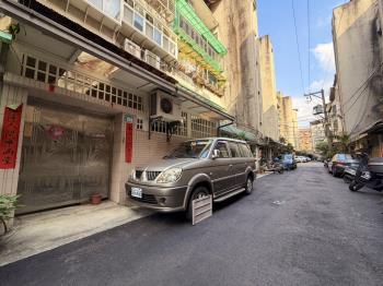 雙捷運、蛋黃區靜巷一樓