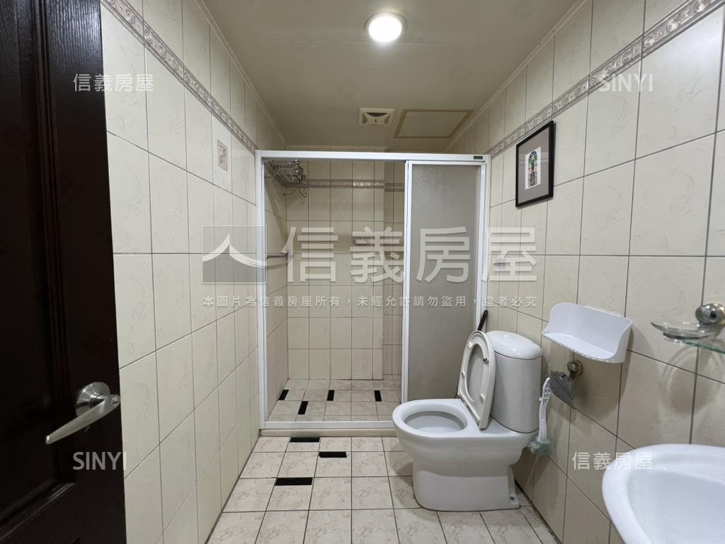 軍福公園旁透天。大器房屋室內格局與周邊環境