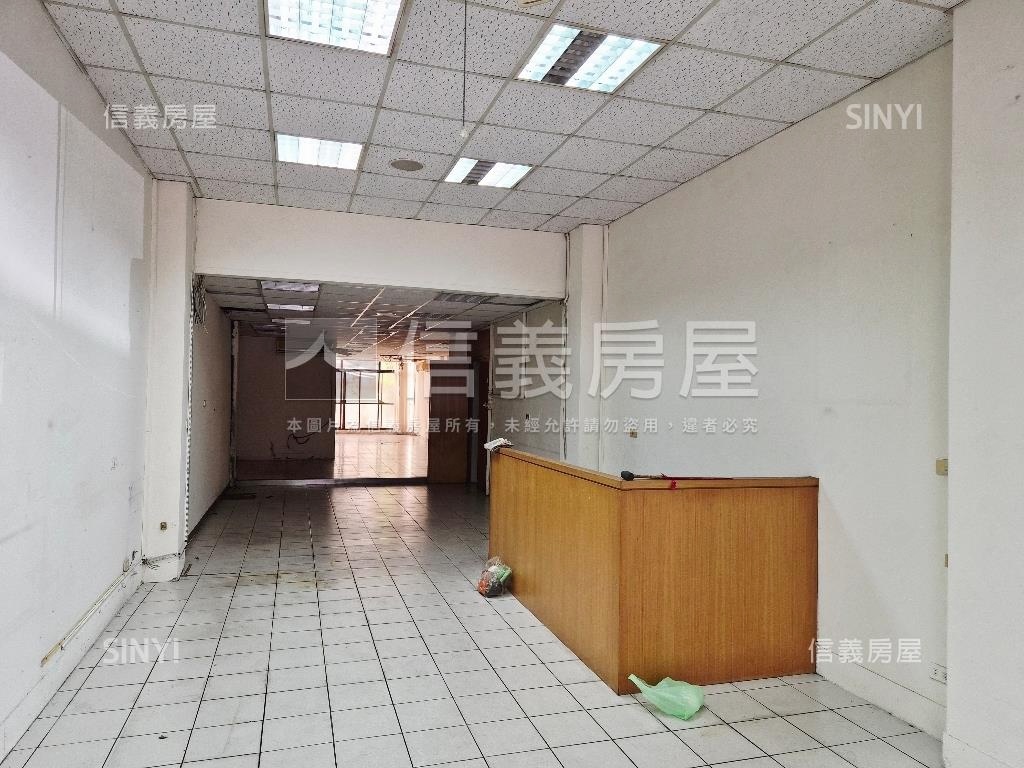 青島西街一樓店面辦公室房屋室內格局與周邊環境