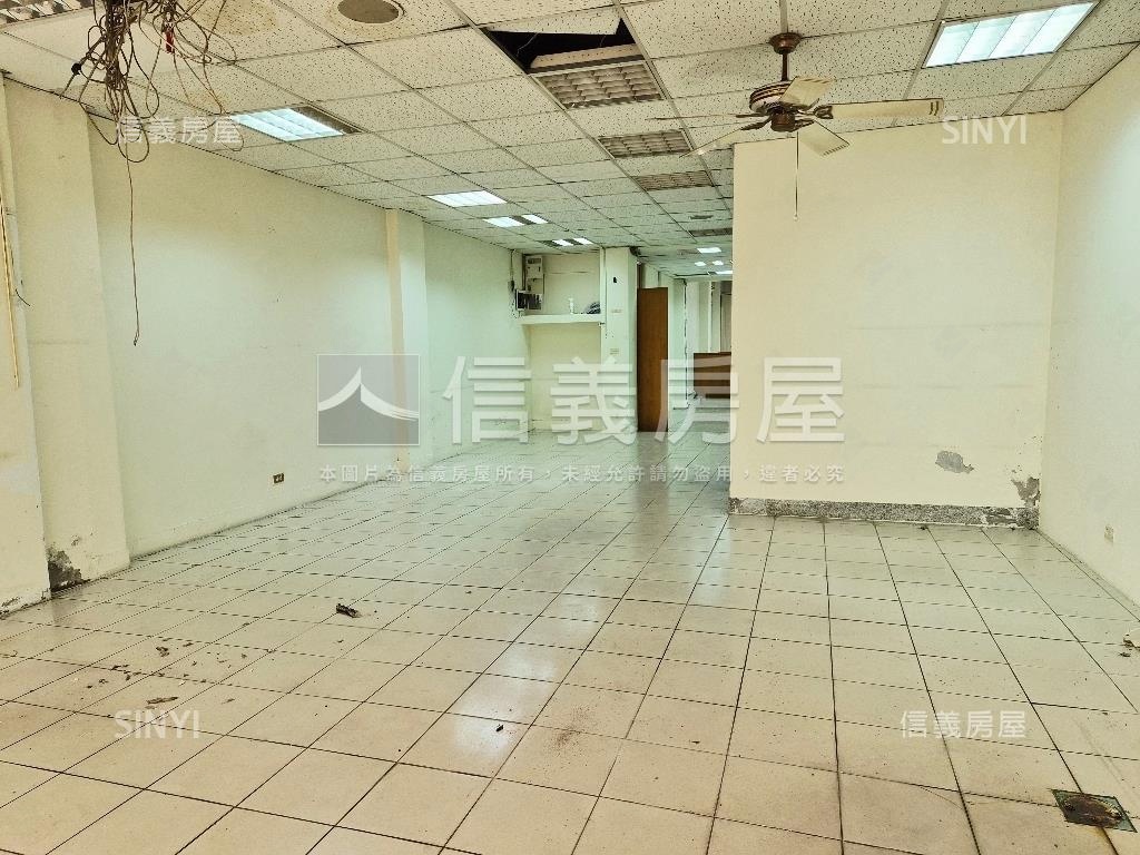 青島西街一樓店面辦公室房屋室內格局與周邊環境