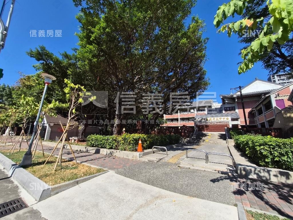 青島西街一樓店面辦公室房屋室內格局與周邊環境