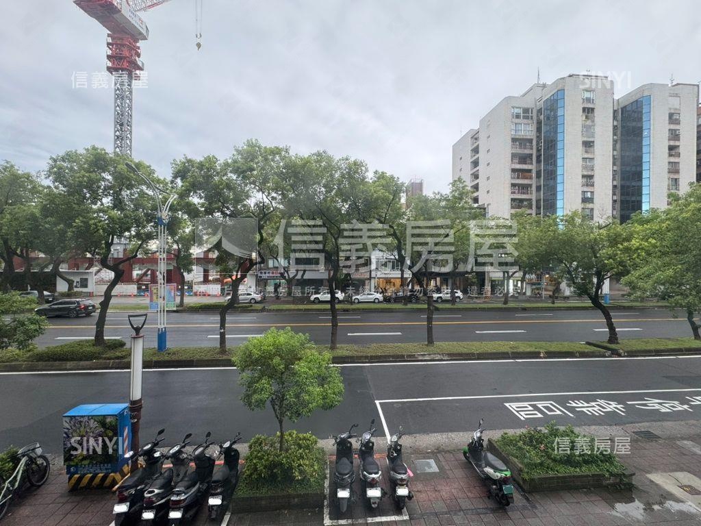士林捷運住辦綠景珠寶盒房屋室內格局與周邊環境