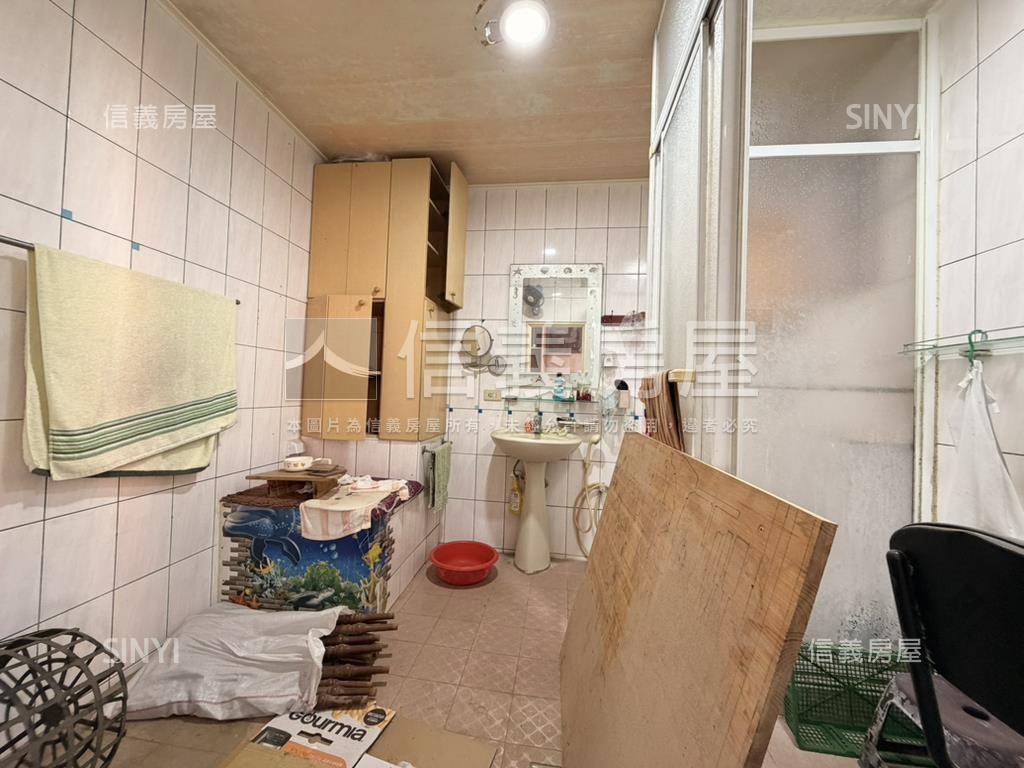 龍安中華路三角窗店面房屋室內格局與周邊環境