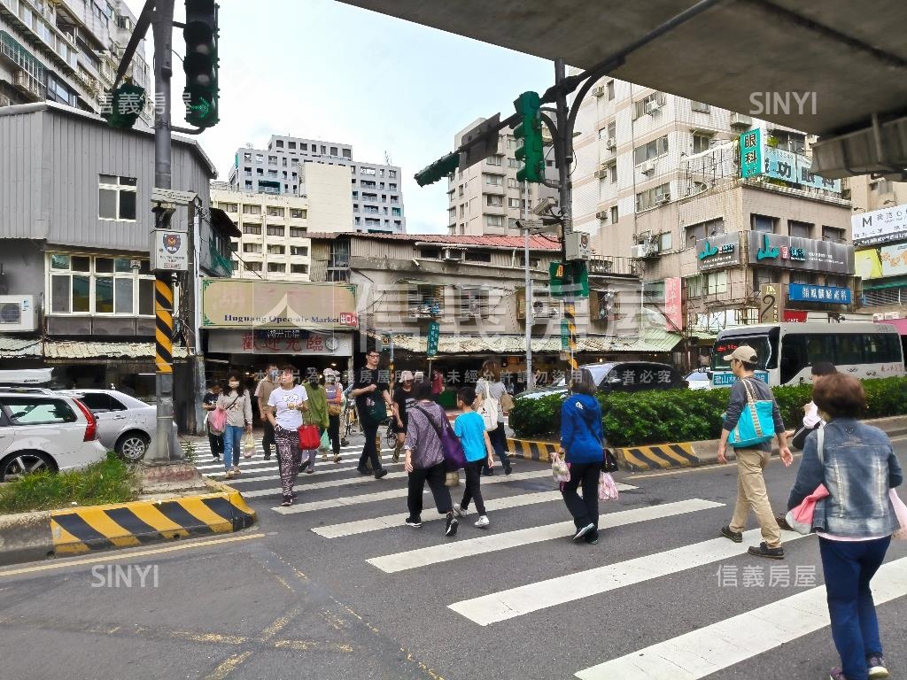 湖光市場旁人潮金店面房屋室內格局與周邊環境