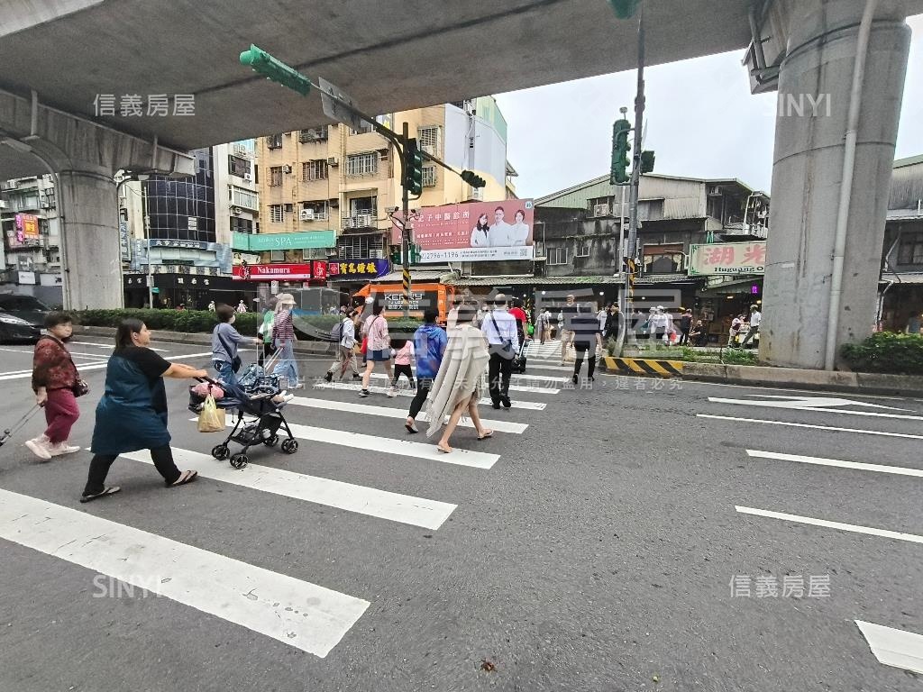湖光市場旁人潮金店面房屋室內格局與周邊環境