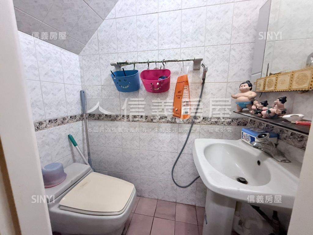 中華商圈近家樂福角窗金店房屋室內格局與周邊環境