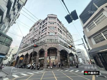 中華商圈近家樂福角窗金店