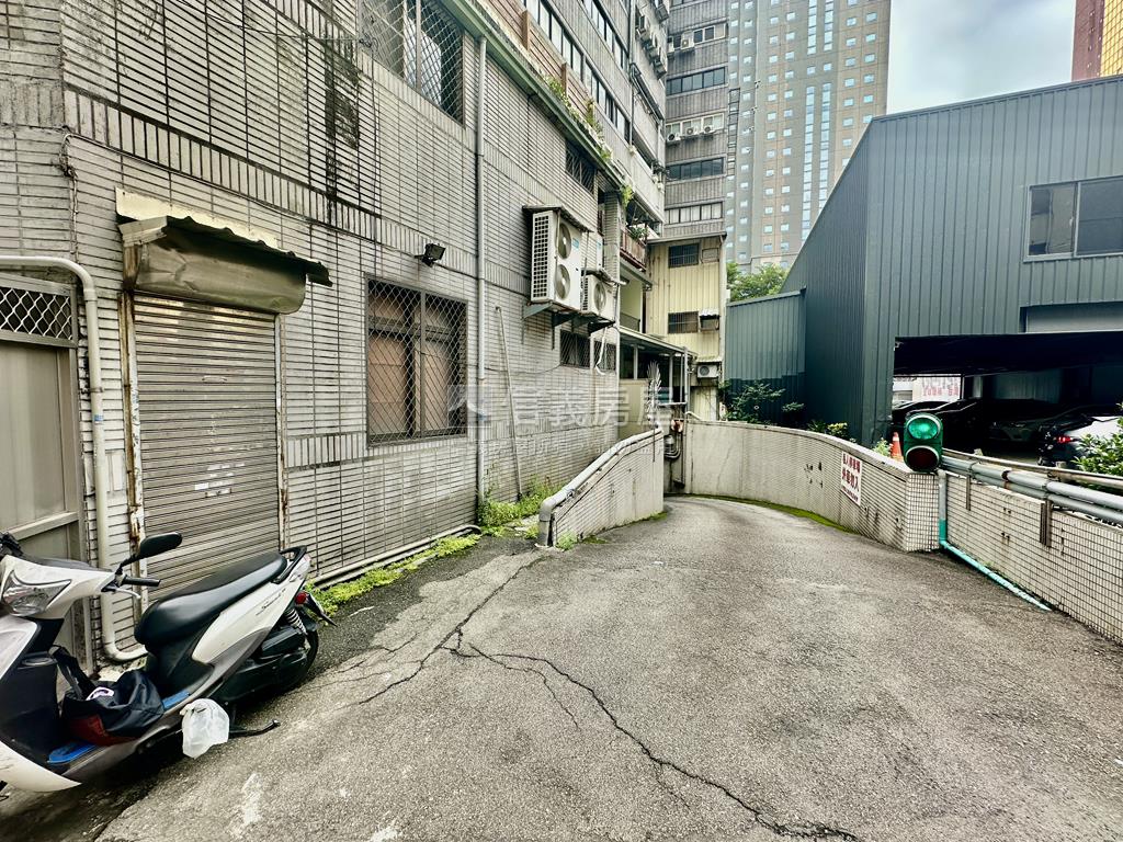 臺灣大道★質感裝潢辦公房屋室內格局與周邊環境