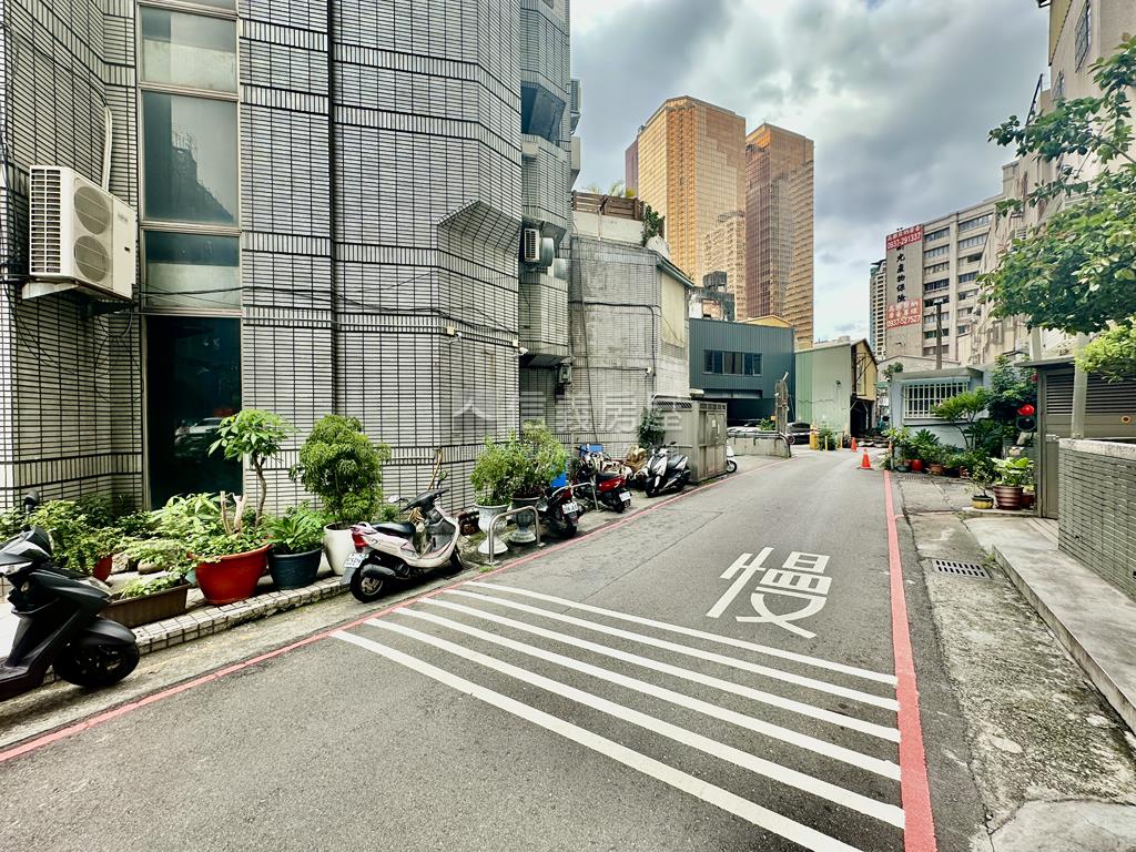 臺灣大道★質感裝潢辦公房屋室內格局與周邊環境