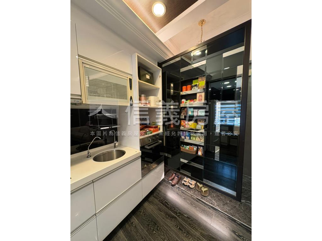 世貿１０１純鋼骨屋況佳房屋室內格局與周邊環境