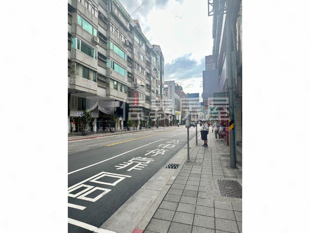 天母西路正三角窗黃金店面房屋室內格局與周邊環境