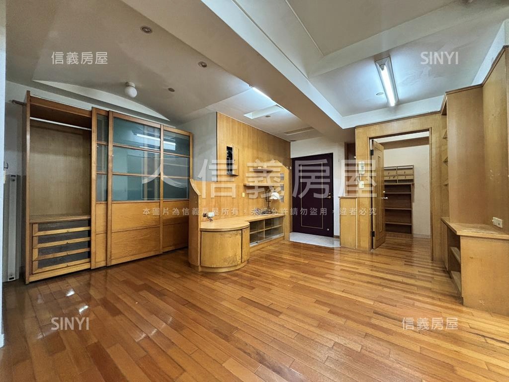 皇家貴賓‧２１樓房屋室內格局與周邊環境