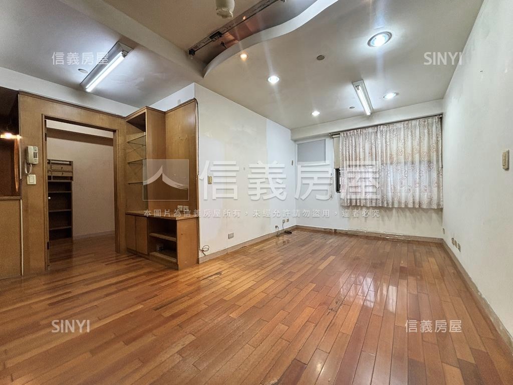 皇家貴賓‧２１樓房屋室內格局與周邊環境