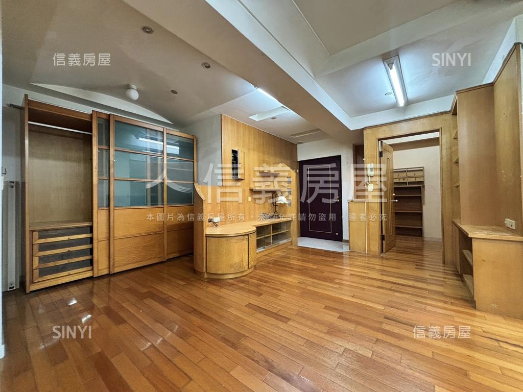 皇家貴賓‧２１樓房屋室內格局與周邊環境