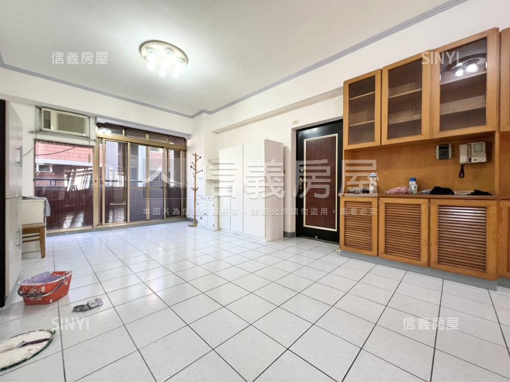 １８甲高樓前後陽台大三房房屋室內格局與周邊環境