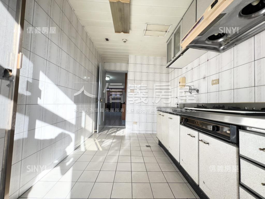 １８甲高樓前後陽台大三房房屋室內格局與周邊環境