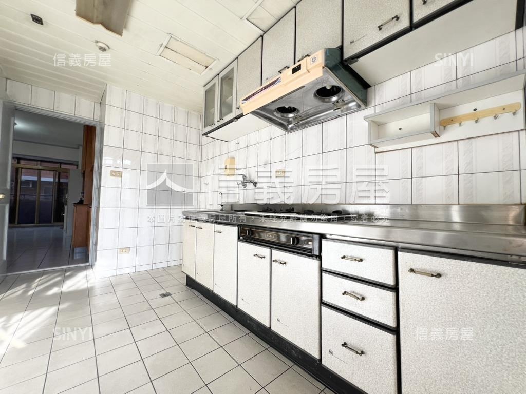 １８甲高樓前後陽台大三房房屋室內格局與周邊環境