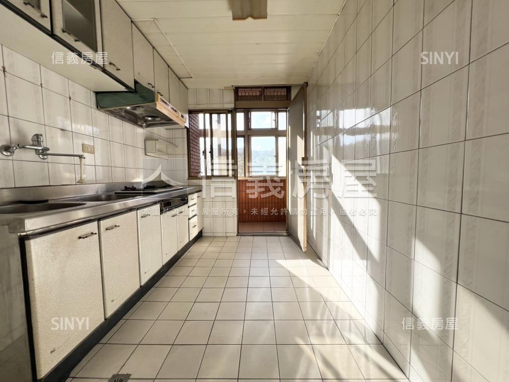 １８甲高樓前後陽台大三房房屋室內格局與周邊環境