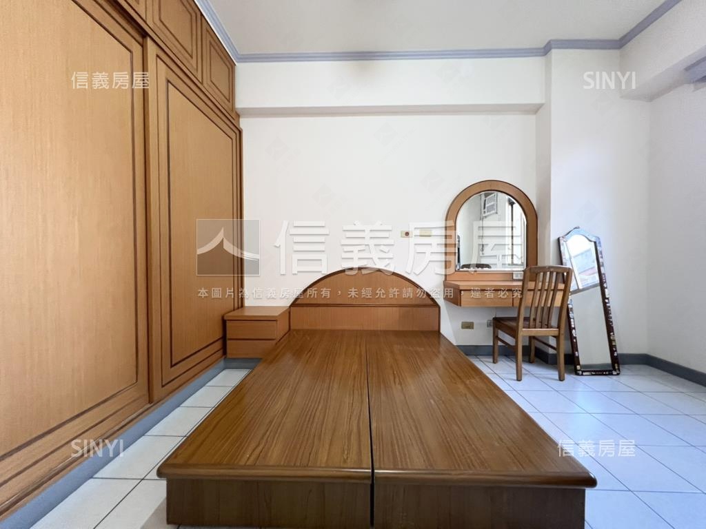 １８甲高樓前後陽台大三房房屋室內格局與周邊環境