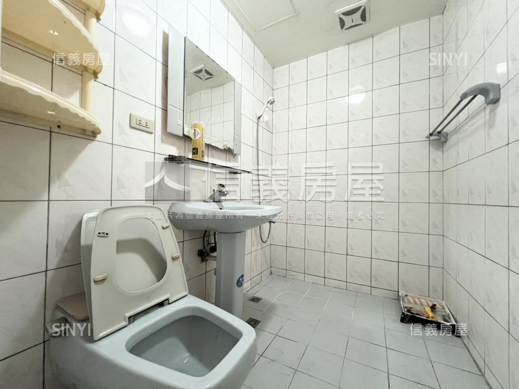 １８甲高樓前後陽台大三房房屋室內格局與周邊環境