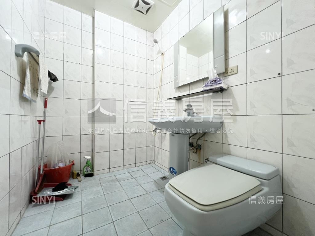 １８甲高樓前後陽台大三房房屋室內格局與周邊環境