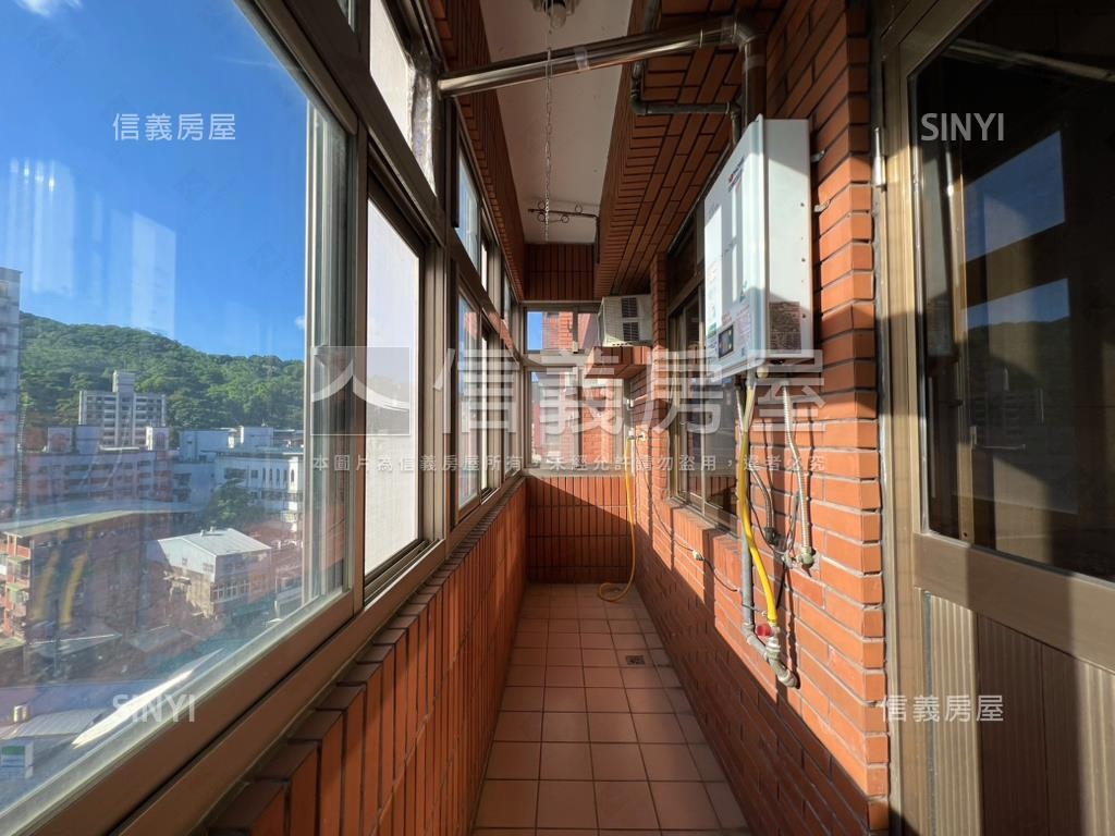 １８甲高樓前後陽台大三房房屋室內格局與周邊環境