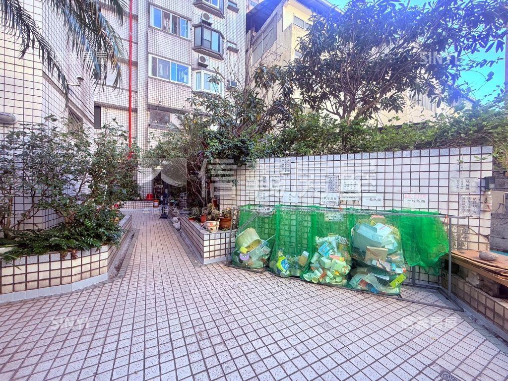 學區宅！邊間大四房帝王戶房屋室內格局與周邊環境