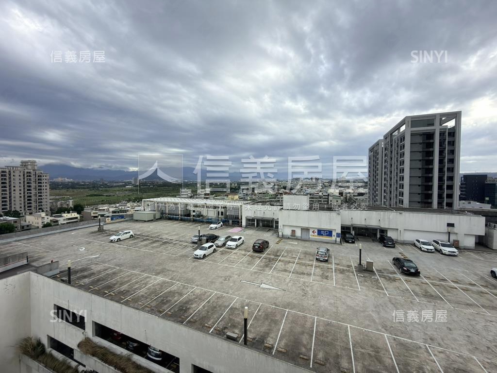 春天２館三房車位房屋室內格局與周邊環境