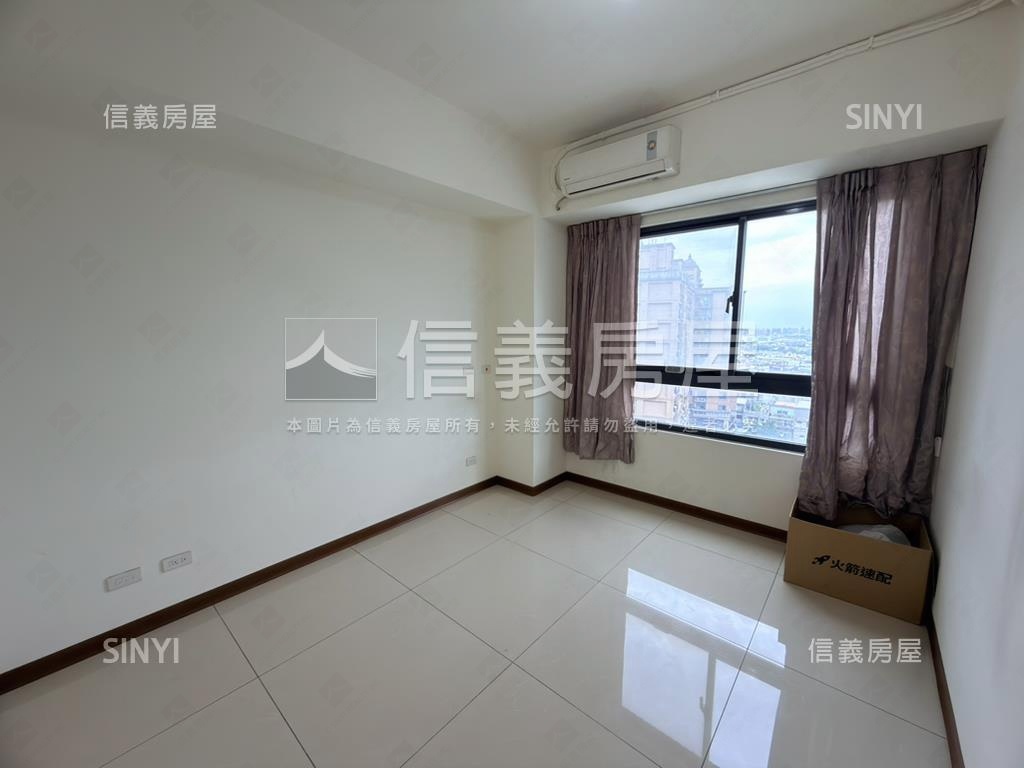 春天２館三房車位房屋室內格局與周邊環境