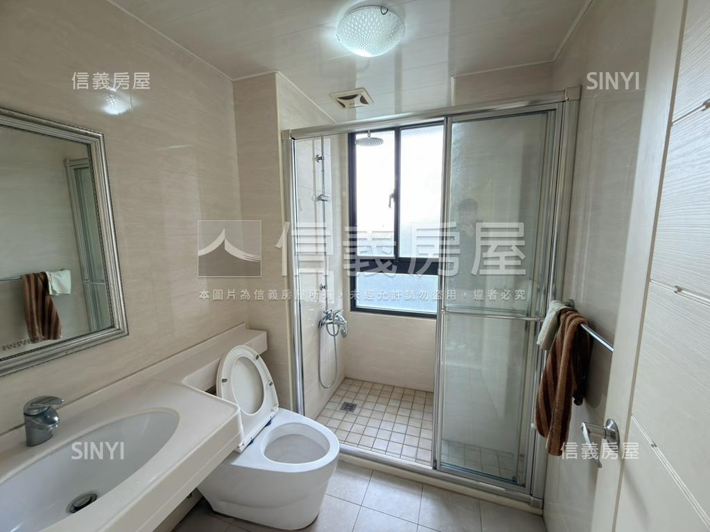 春天２館三房車位房屋室內格局與周邊環境