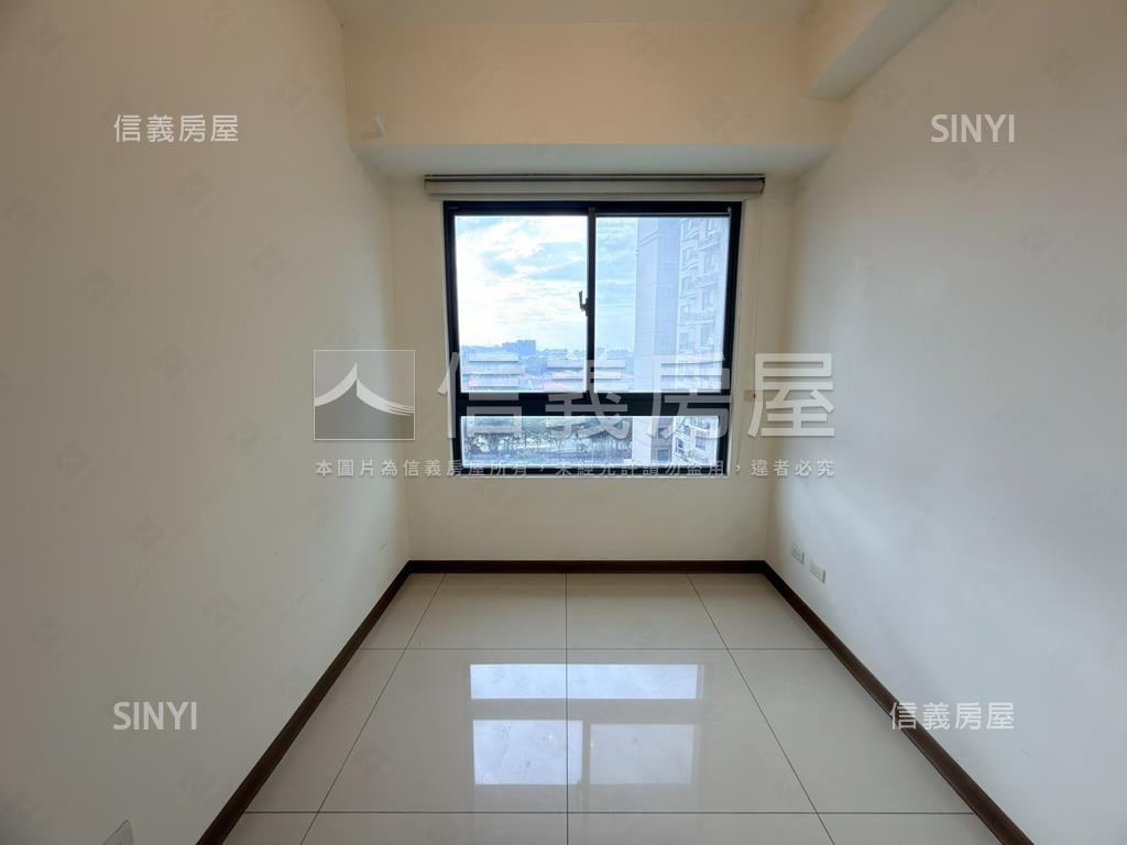 春天２館三房車位房屋室內格局與周邊環境