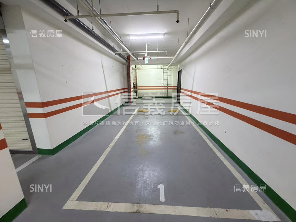 春天２館三房車位房屋室內格局與周邊環境