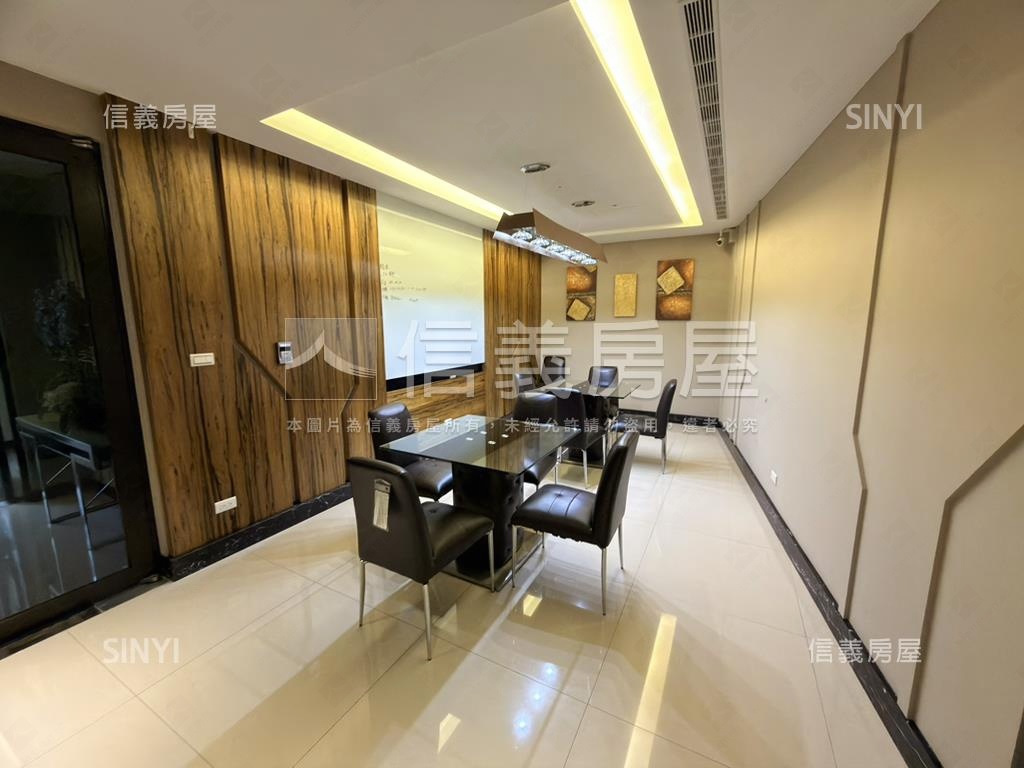 春天２館三房車位房屋室內格局與周邊環境