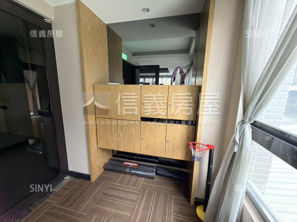 春天２館三房車位房屋室內格局與周邊環境